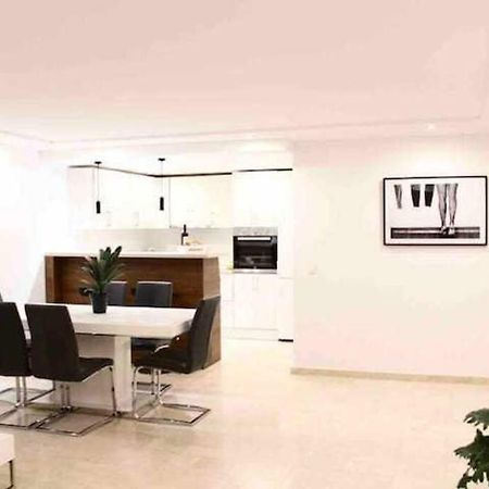 Large Modern Beach Front Apartment, Rooftop Pool!! Marbella Dış mekan fotoğraf
