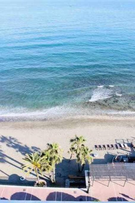 Large Modern Beach Front Apartment, Rooftop Pool!! Marbella Dış mekan fotoğraf