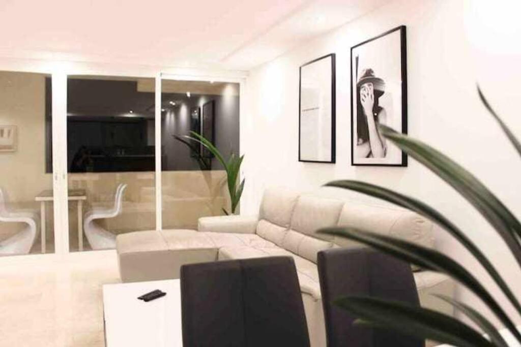 Large Modern Beach Front Apartment, Rooftop Pool!! Marbella Dış mekan fotoğraf