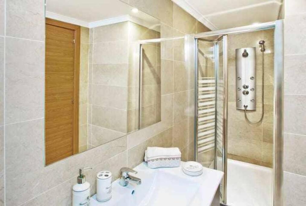 Large Modern Beach Front Apartment, Rooftop Pool!! Marbella Dış mekan fotoğraf