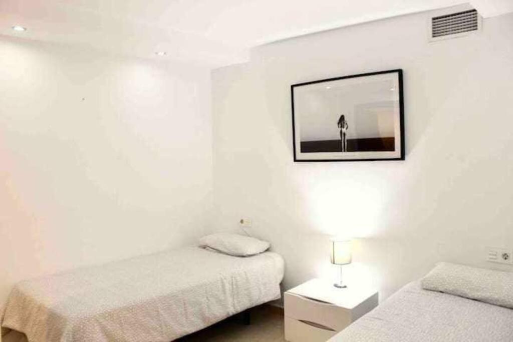 Large Modern Beach Front Apartment, Rooftop Pool!! Marbella Dış mekan fotoğraf